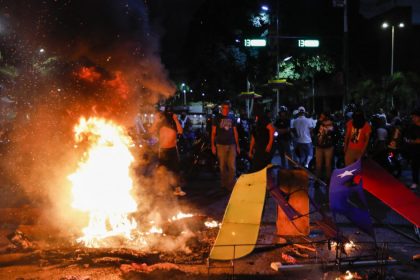 proteste violente in venezuela dupa realegerea presedintelui nicolas maduro o persoana a fost ucisa la manifestatii 66a8ad88c66f5