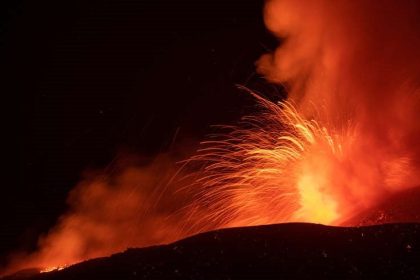 aeroportul din catania a fost inchis dupa ce vulcanul etna a erupt 66be04fa862e6