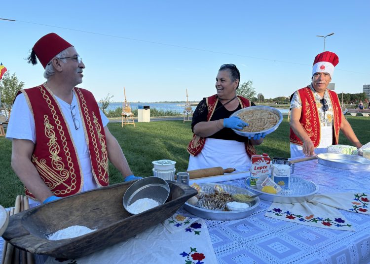 cea de a vi a editie a festivalului sarayliei desfasurata pe faleza laculului techighiol a adus in atentia locuitorilor si mai ales a turistilor deliciosul desert specific turcilor dobrogeni 66c33a927f427