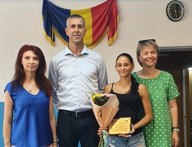 gimnasta bianca voicu si antrenoarea cristiana spinu de la css1 constanta premiate pentru performanta de la campionatul european galerie foto 66bb62eb4ca80