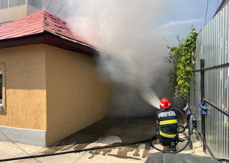 incendiu la ghindaresti o casa a luat foc 66d17f4f6579a