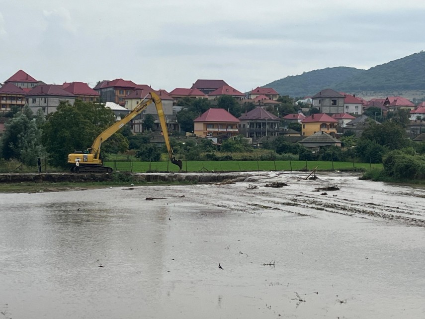 locuinte din judetul tulcea amenintate de inundatii pompierii amplaseaza diguri 66d1b3dfd0217