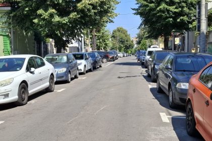 noi dispute intre soferi si localnici pe tema parcarilor de pe strazi unii proprietari nu au inchiriat locurile trasate dar nu ii lasa nici pe altii sa parcheze 66bbf006edcbb