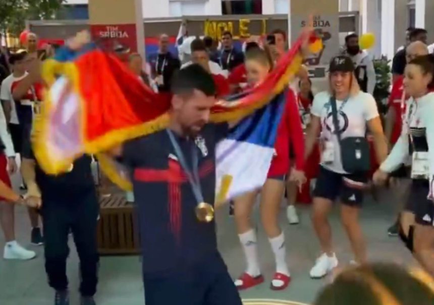 nole novak djokovic danseaza dupa triumful de la olimpiada de la paris pe rumunska svita o suita de melodii populare romanesti video 66b2fd464e0dc