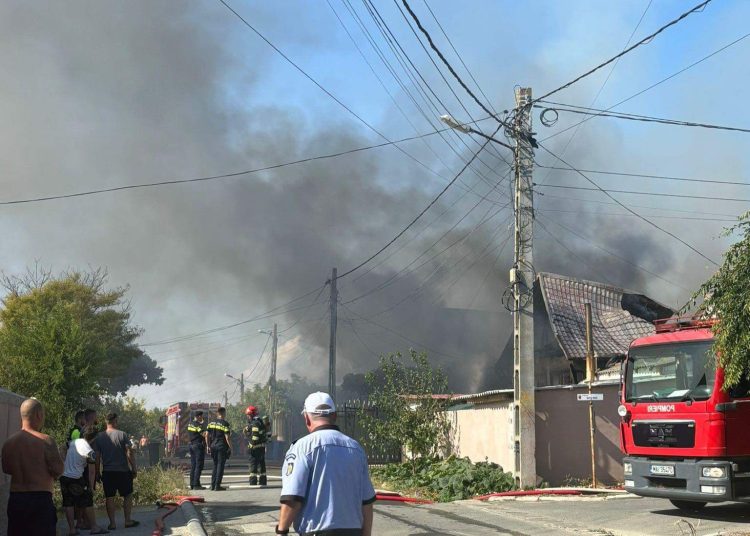 o casa a luat foc la cuza voda o persoana imobilizata este in pericol 66c6fdd86aee2