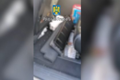 peste 300 de pachete cu tigarete provenite din bulgaria ascunse in podeaua unui autovehicul confiscate de politistii de frontiera de la ptf vama veche video 66cc3b7340f21