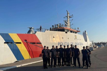 politistii de frontiera din cadrul garzii de coasta alaturi de marinari de ziua marinei galerie foto 66bdef9822cfd