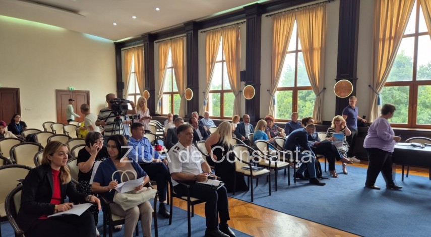 sedinta a colegiului prefectural la constanta gradul de pregatire a scolilor pentru noul an scolar pe ordinea de zi galerie foto 66cf052259bb9