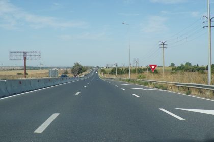 un medic din bucuresti se chinuie de doi ani sa ridice o cladire de birouri la iesirea spre valu lui traian 66c3cc1e52c04