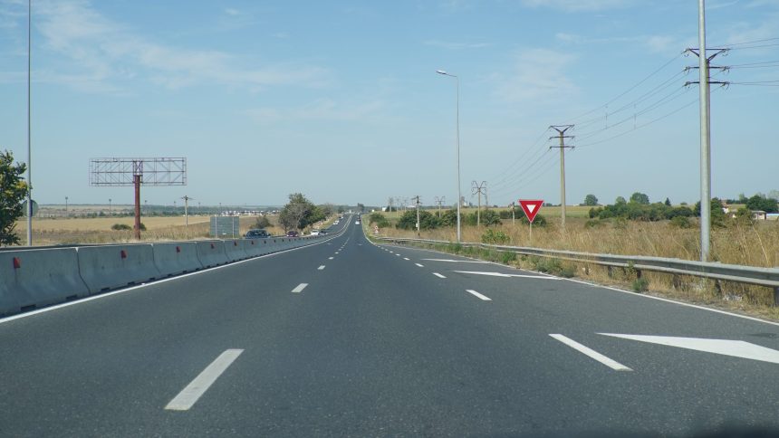 un medic din bucuresti se chinuie de doi ani sa ridice o cladire de birouri la iesirea spre valu lui traian 66c3cc1e52c04