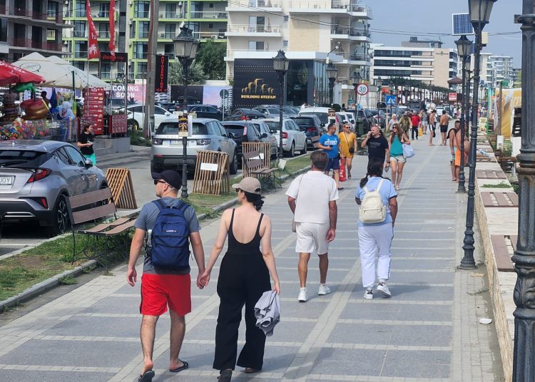 video dupa potop turistii au iesit la plaja si la restaurante in mamaia nord 66d30ba2093ba