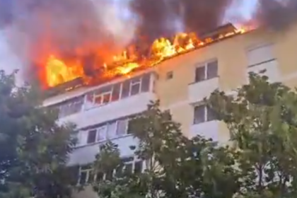 video incendiu puternic la acoperisul unui bloc din piata neamt a fost activat planul rosu de interventie 66c486784365f