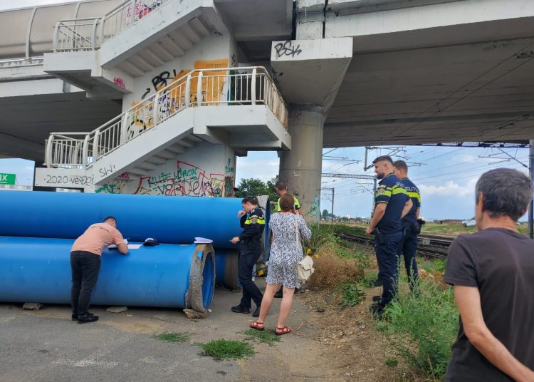 video update un barbat a murit dupa ce a cazut de pe pod in zona fostului centru cora bratianu galerie foto 66cf403b6c560