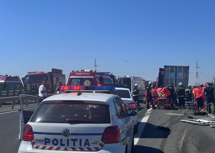 videogalerie foto a fost activat planul rosu accident grav pe autostrada a4 intre un microbuz si un tir mai multe victime 66c33d297cba9