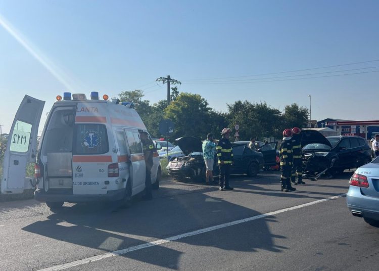 accident cu trei masini trei victime au ajuns la spital 66d72a06d11f7