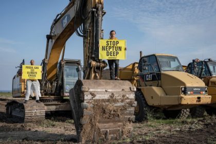 activistii greenpeace romania protesteaza pe santierul proiectului neptun deep 66f11d1f7a3f6