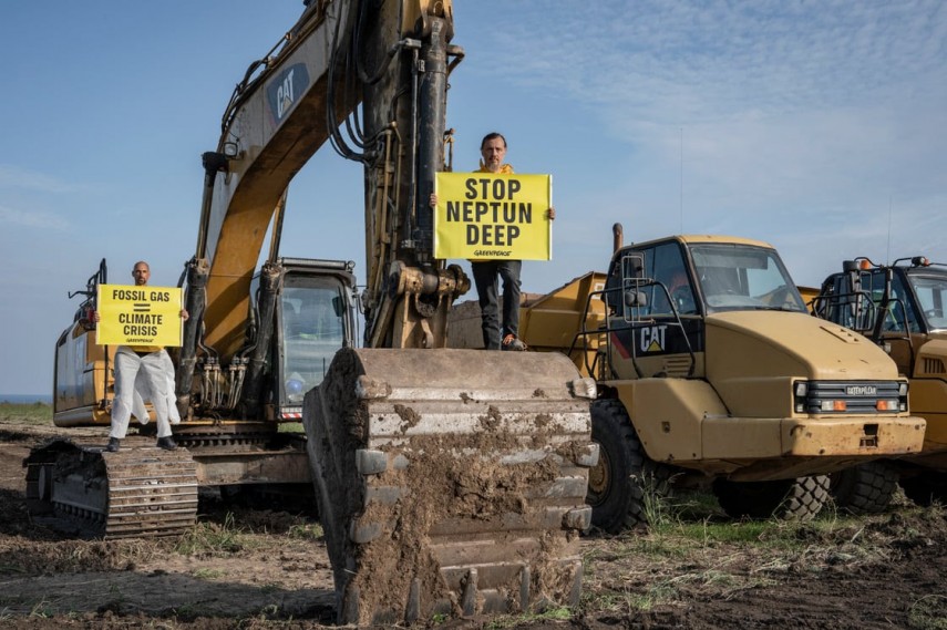 activistii greenpeace romania protesteaza pe santierul proiectului neptun deep 66f11d1f7a3f6