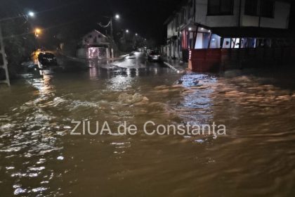 angajatii mai au intervenit pentru protejarea cetatenilor afectati de efectele fenomenelor hidrometeorologice se mai intervine pentru evacuarea apei in 5 localitati din judetul constanta 66d427f79d9c4