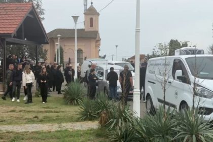 denisa tanara din timisoara ucisa la constanta condusa pe ultimul drum zeci de persoane participa la funeralii galerie fotovideo 66e411f7674da