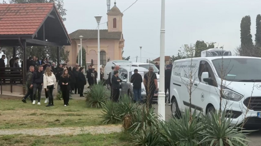 denisa tanara din timisoara ucisa la constanta condusa pe ultimul drum zeci de persoane participa la funeralii galerie fotovideo 66e411f7674da