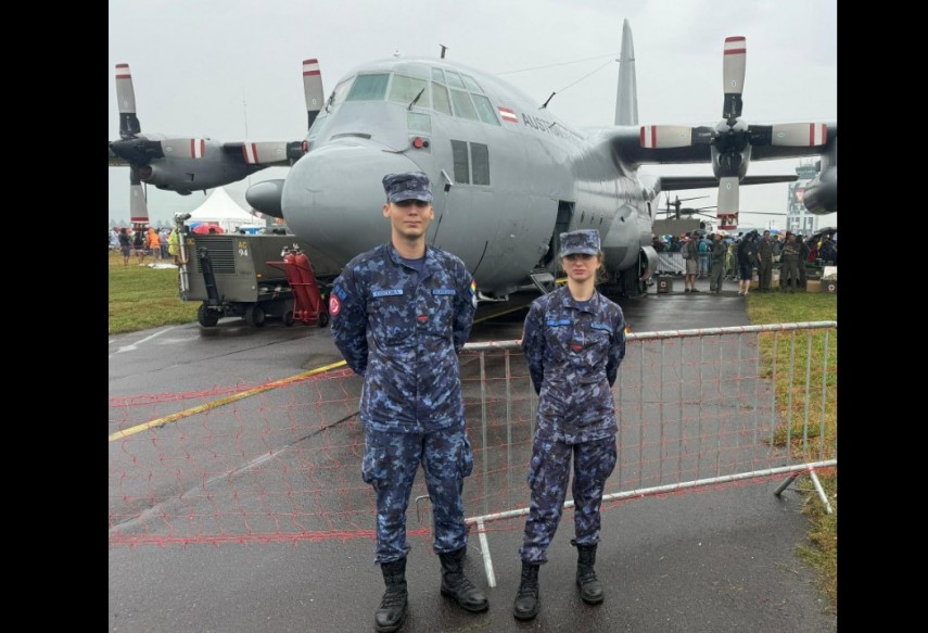 doi studenti militari ai academiei navale mircea cel batran constanta isi petrec un semestru de studii in austria 66dae66f3a879