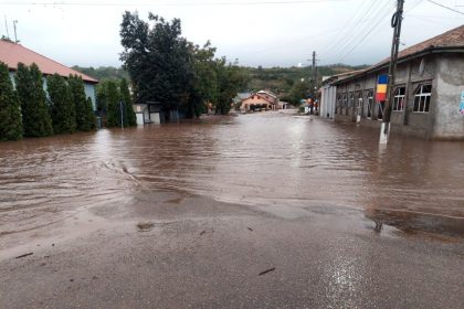 doua baraje piscicole administrate de terti din judetul galati au cedat foto 66e556039f531