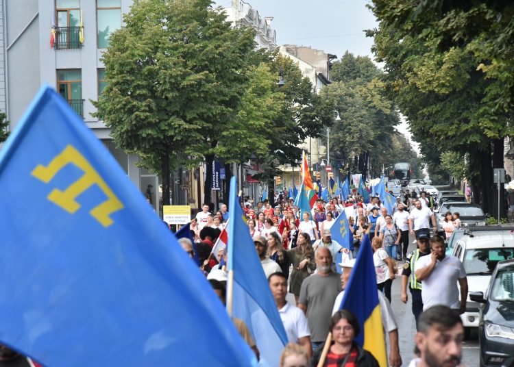 festivalul international al dansului cantecului si portului popular turco tatar a debutat la constanta cu parada portului popular 66db6ac1646bb