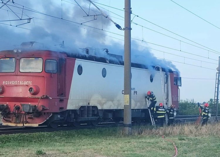 incendiu la locomotiva unui tren de calatori in care se afla circa 100 de persoane 66d951a9d216e