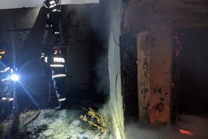 incendiu puternic la o casa din localitatea vacareni 66dfeb5e69120