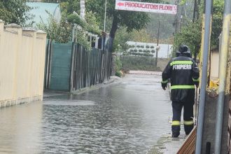 interventii in 35 localitati din 16 judete si in bucuresti in contextul avertizarilor meteo mii de persoane evacuate 66f9a3340b3a5