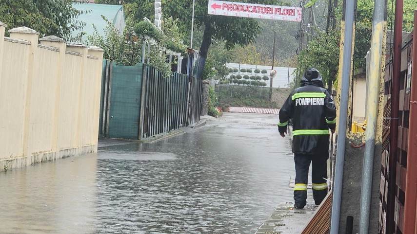 interventii in 35 localitati din 16 judete si in bucuresti in contextul avertizarilor meteo mii de persoane evacuate 66f9d59012b2e