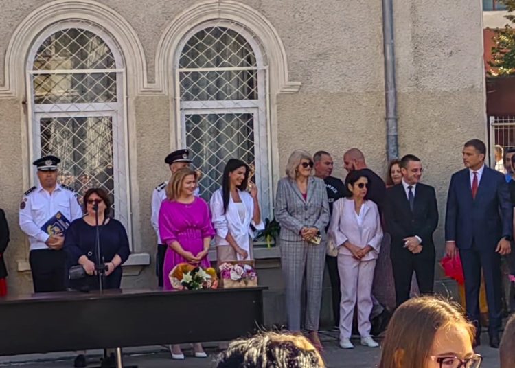 liberalii s au ingramadit la colegiul pedagogic la deschidere anului scolar 66dea16fd6707