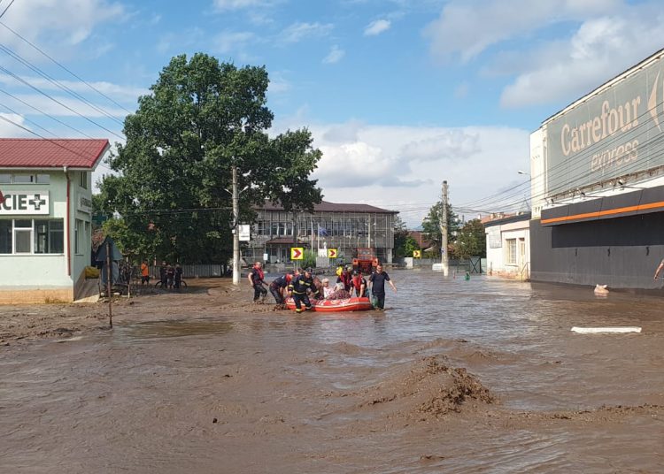 mai multe tronsoane de drumuri nationale si judetene din galati sunt inchise din cauza inundatiilor 66e7e9fa6545c