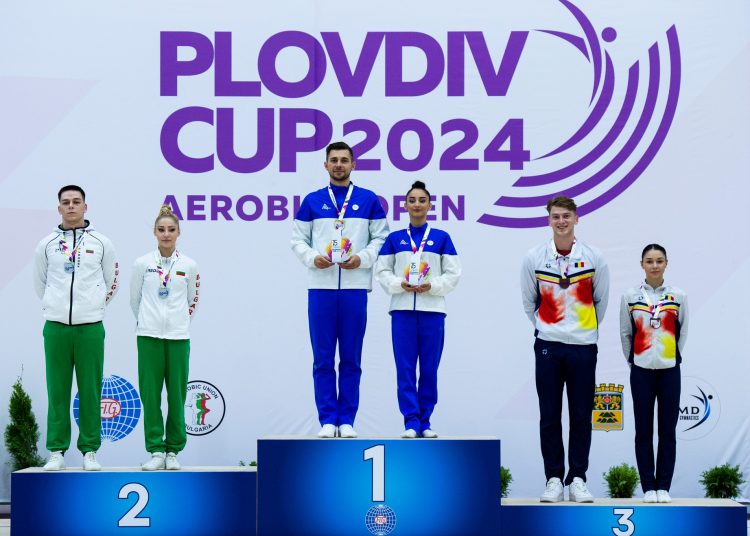 medalie pentru daria mihaiu de la csm constanta la gimnastica aerobica 66d6c54e3913d