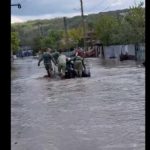 militarii din cadrul brigazii 10 geniu din braila intervin in sprijinul locuitorilor din judetul galati afectati de inundatii video 66e5828b34ae9