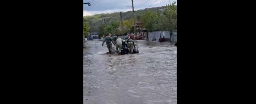 militarii din cadrul brigazii 10 geniu din braila intervin in sprijinul locuitorilor din judetul galati afectati de inundatii video 66e5828b34ae9