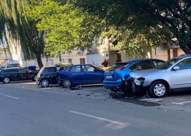 o soferita a lovit sapte masini parcate in focsani 66f934a5ac442