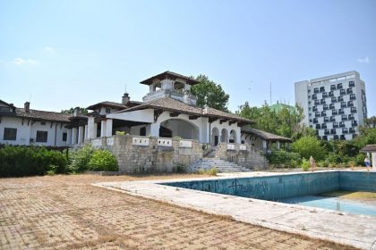 palatul regal din mamaia ocupat abuziv de oamenii strazii 66eadee9e7248