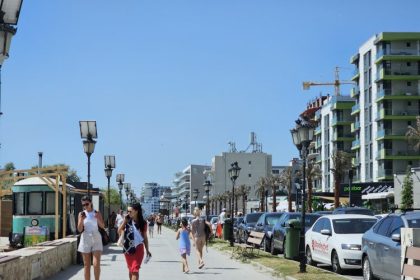 pe langa blocurile cu sase etaje trei investitori mai vor sa construiasca apartamente in regim hotelier si de vacanta in mamaia nord 66de1e94a59da