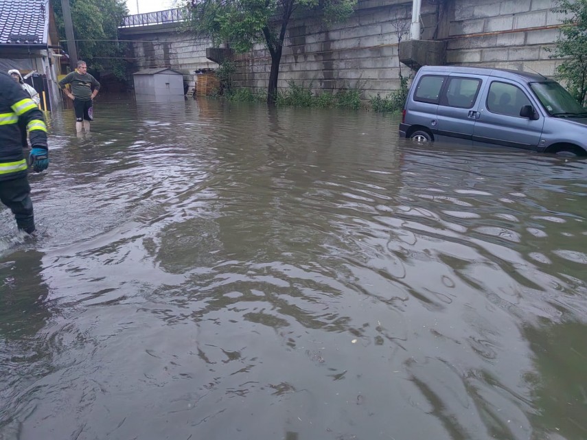 persoanele din judetul galati care locuiesc pe albia raurilor si in zonele cu potential de risc la inundatii vor fi evacuate 66f9352113f32