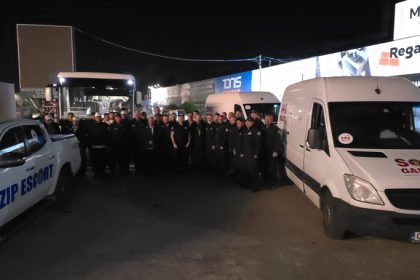 peste 50 de agenti zip escort alaturi de voluntari au plecat in aceasta dimineata catre galati sa ajute la curatarea caselor celor afectati de inundatii foto 66f1530b52586