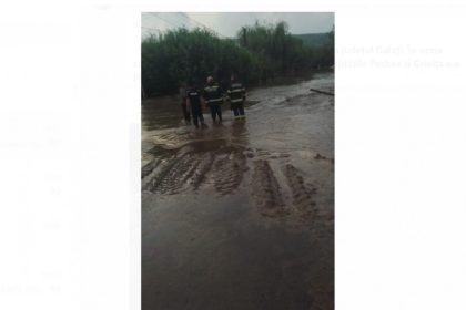 situatie critica in galati si vaslui efectivele mai intervin in continuare in zonele afectate de inundatii 66e68bab67ebf