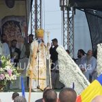 sute de persoane la sfintirea paraclisului si punerea pietrei de temelie a bisericii celei mari de la manastirea vacarestii noi din judetul constanta galerie fotovideo 66f006aca26b9