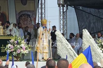 sute de persoane la sfintirea paraclisului si punerea pietrei de temelie a bisericii celei mari de la manastirea vacarestii noi din judetul constanta galerie fotovideo 66f006aca26b9