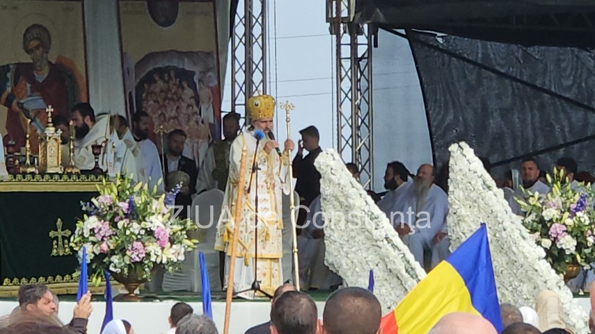 sute de persoane la sfintirea paraclisului si punerea pietrei de temelie a bisericii celei mari de la manastirea vacarestii noi din judetul constanta galerie fotovideo 66f006aca26b9