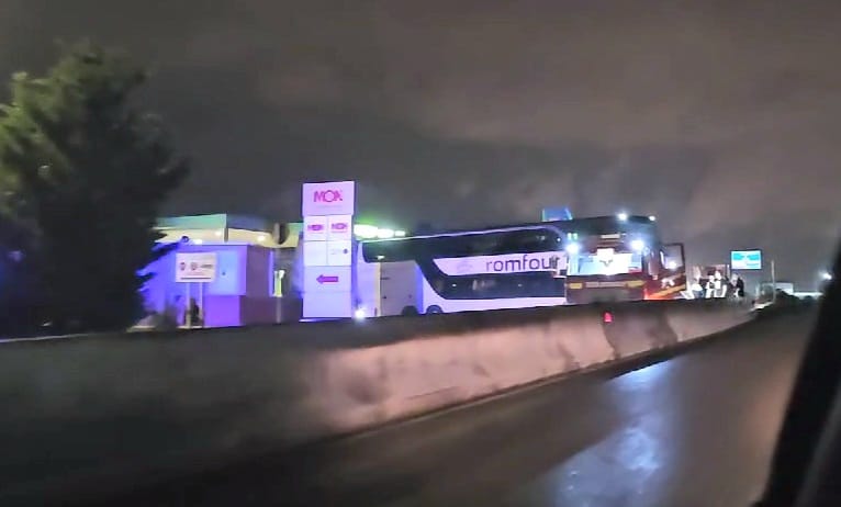 trafic blocat noaptea trecuta intre constanta si ovidiu un autocar ramas blocat la iesirea dintr o statie peco galerie fotovideo 66dc05216e8d3