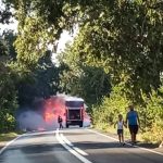 trafic ingreunat pe dn2a in zona localitatii giurgeni dupa ce un autotren a luat foc 66ed17de45247