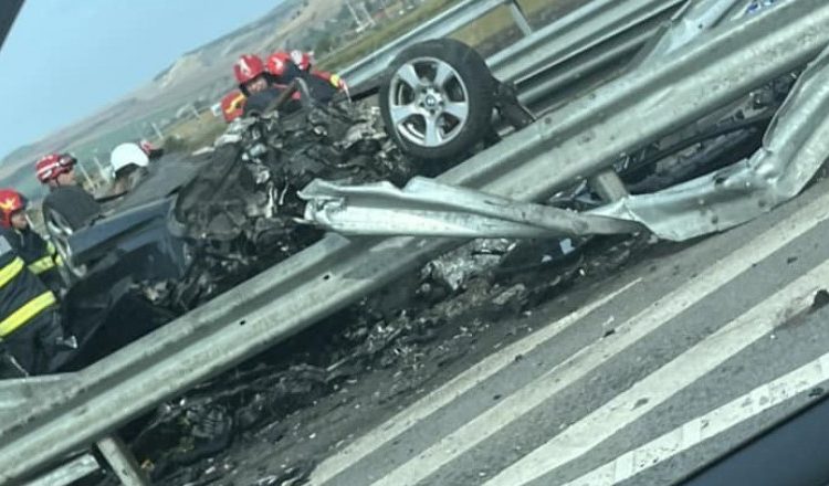 un sofer a murit pe loc dupa ce masina pe care o conducea s a izbit de parapetul metalic pe autostrada a3 66e42c93ab570