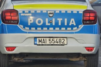 un sofer posibil drogat a intrat cu masina in gard in localitatea ion corvin 66f7e1698629a