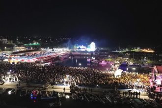 video galerie foto peste 85 000 de vizitatori in prima zi a festivalului borsului lipovenesc de jurilovca gipsy kings la inaltime 66efe3d7cb855